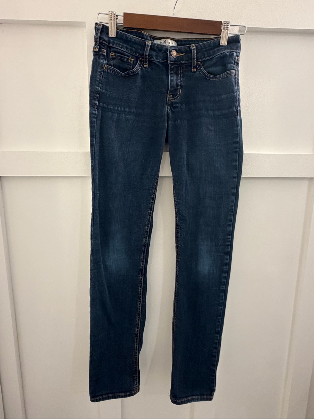 Hollister Women’s Straight Leg Jeans in Dark Blue - Classic Everyday Style